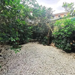 Appartement Zen Hypercentre Parking Prive Wifi, Salon-de-Provence